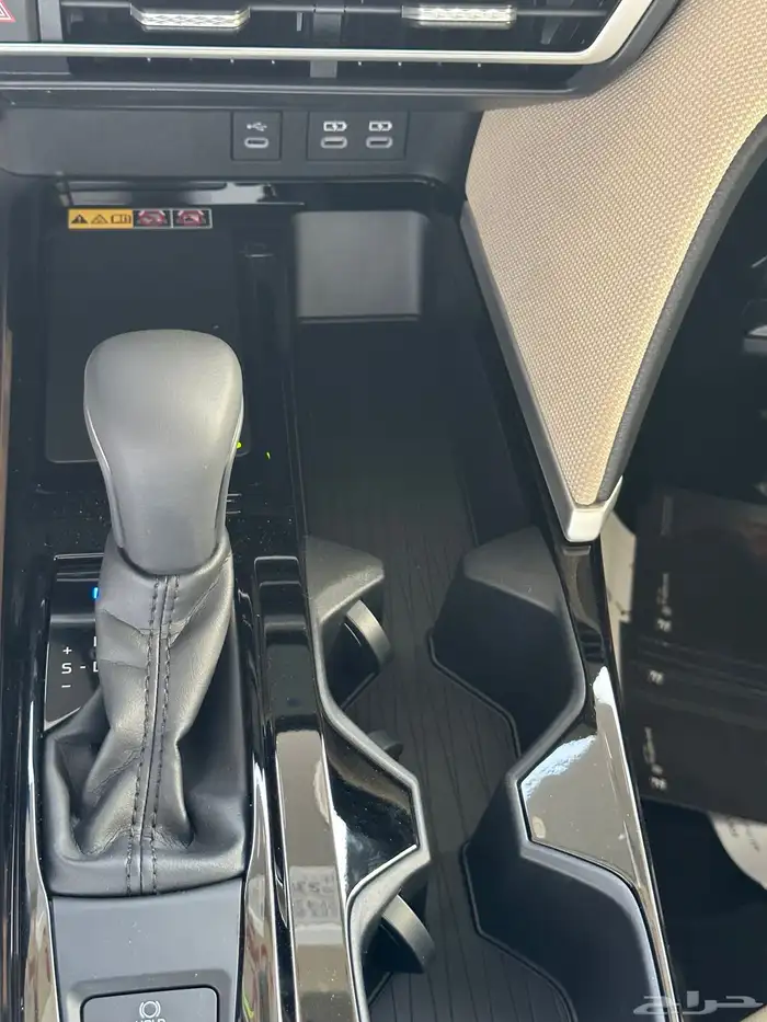 تويوتا كامري LE بنزين نص فل الوان فضي موديل 2025 لوحه 15