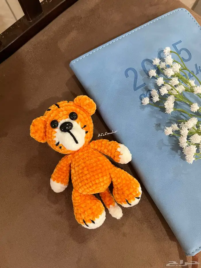 كروشيه نمر باللون البرتقالي - توزيعات - ميدالية -هدايا 0