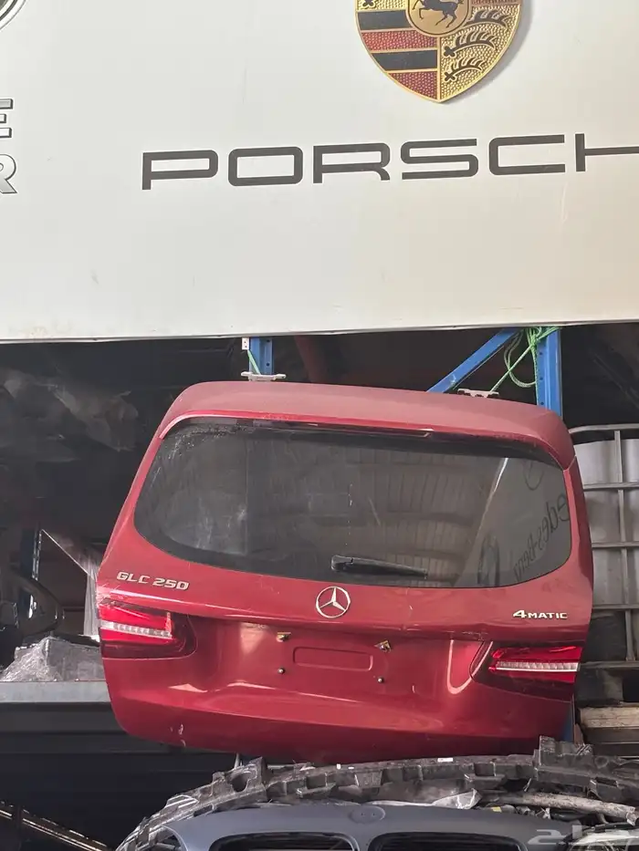 موجد لدينا ابواب شنطه خلفيه مرسيدس و BMW اصلي وكاله 3