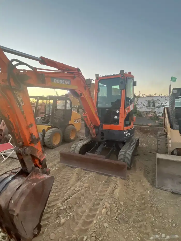 بكلين حميني دوسان 3 طن ونص موديل 2017 ماشي 9400 ساعه 0