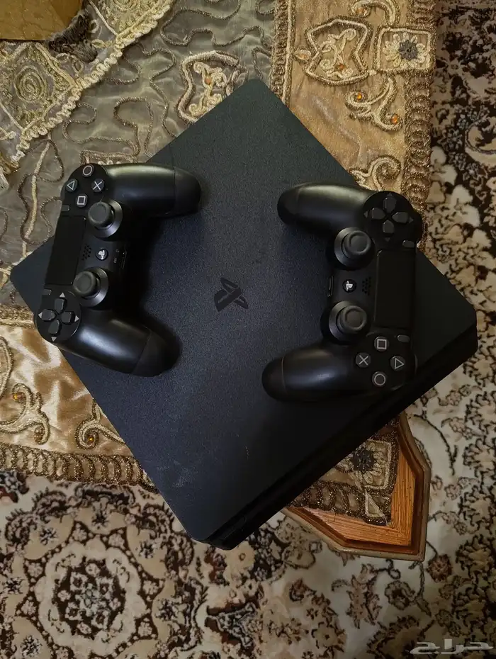 سوني 4 مهكر (بلاي ستيشن مهكر مع يدين) 1