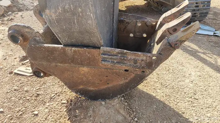 بكت مقاس 60 بوكلين مستعمل نضيف للبيع 3