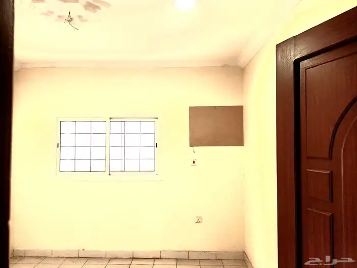 شقة روف بسطح خاص بالشرفية قرب الإسكان عوائل 3غرف وصالة27 ألف 5