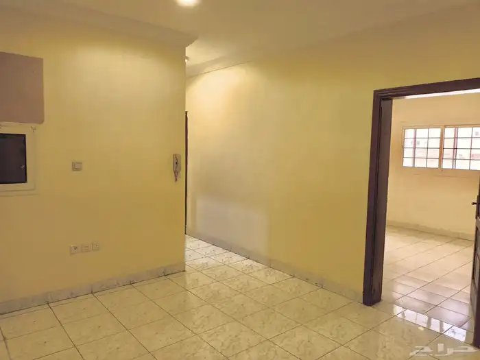 شقة روف بسطح خاص بالشرفية قرب الإسكان عوائل 3غرف وصالة27 ألف 2