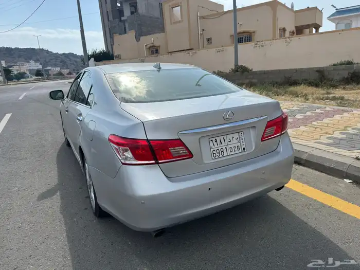 لكزس . 2012 1