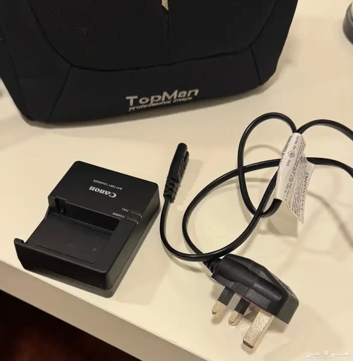 للبيع كاميرا كانون مع عدسات ب1000 ريال 3