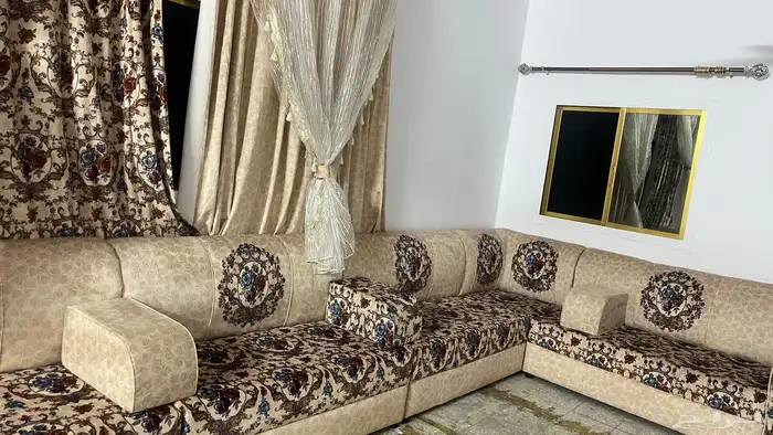 مجلس كنب مستخدم نظيف 3