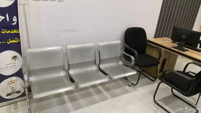 مستلزمات مكتب خدمات مكاتب وطاولات كمبيوتر شبه جديدة 0