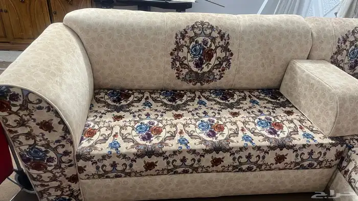 مجلس كنب مستخدم نظيف 0