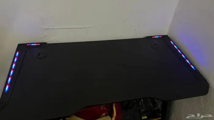 طاوله قيمنق مقواه ب فايبر قويه جدا مع اضاءه 3