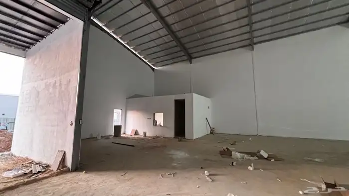 للإيجار مستودعات جديدة مقابل شرطة العزيزية 3