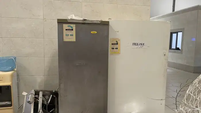ثلاجات واغراض للبيع 1