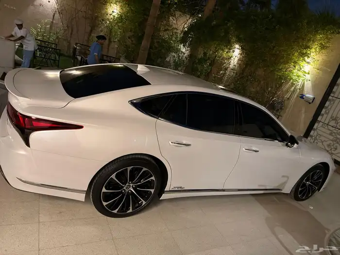 للبيع لكزس LS500h 4