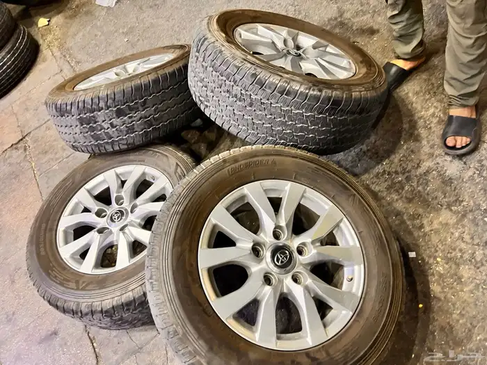 جنوط جيب لاند كروزر اصلي وكاله مع كفرات صيني دعست دنلوب 18 9
