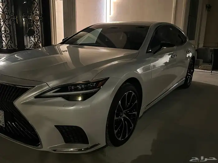 للبيع لكزس LS500h 5