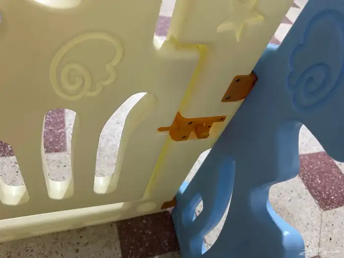 حاجز اطفال مع باب قفل 1