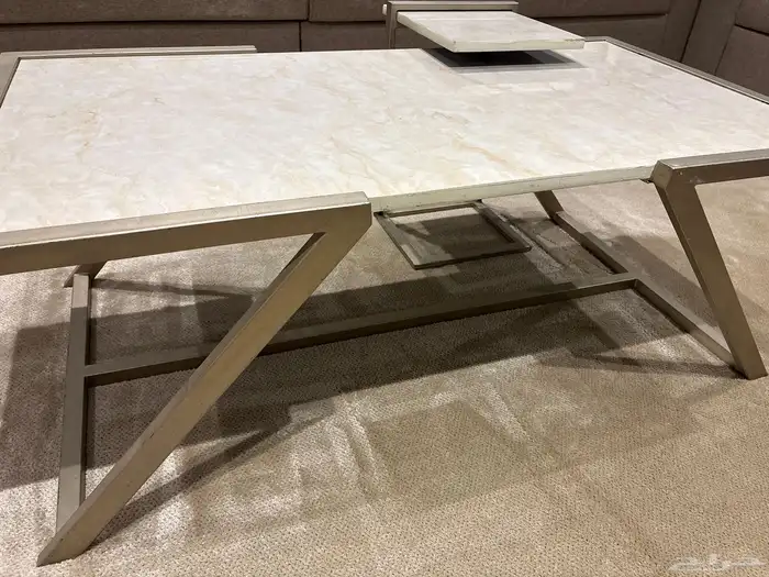 كنب مجلس 5 قطع وطاولة كبيره مع 3 خدمه 2