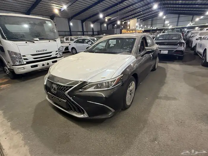 لكزس ES-250 بنزين 2025 سعودي 179450 0
