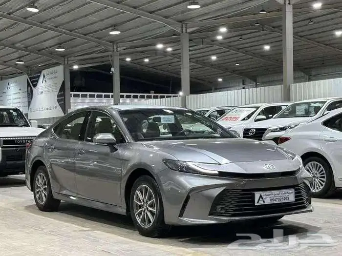 تويوتا كامري Eبنزين 2025 2