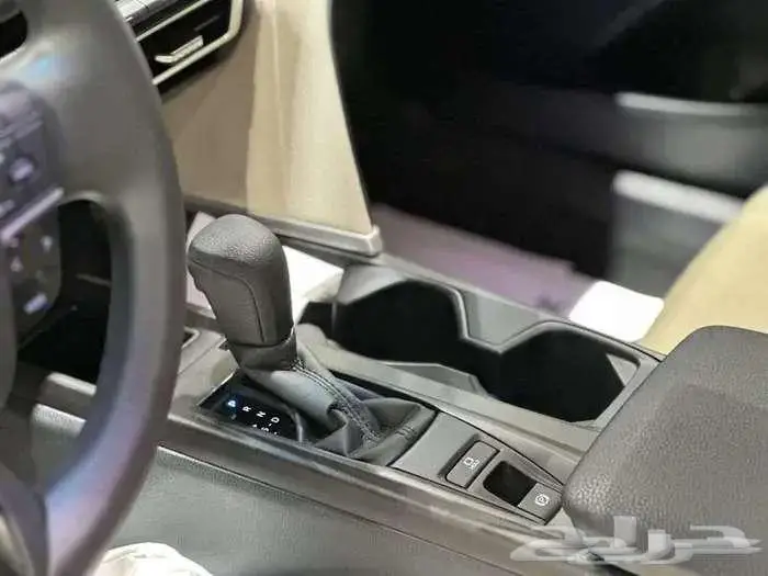 تويوتا كامري Eبنزين 2025 7