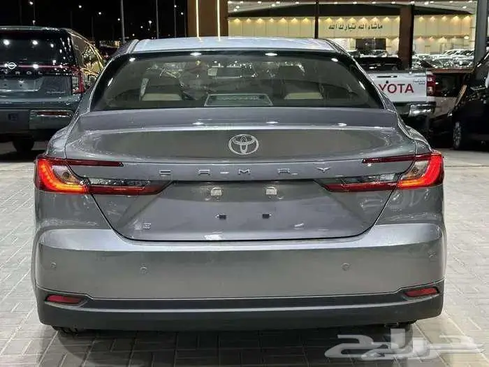 تويوتا كامري Eبنزين 2025 10