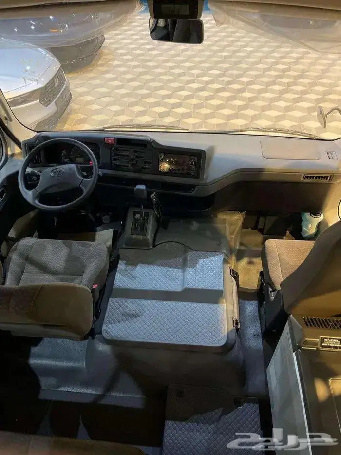 تويوتا باص كوستر جير أوتوماتيك وعادي 23 راكب موديل 2025 8