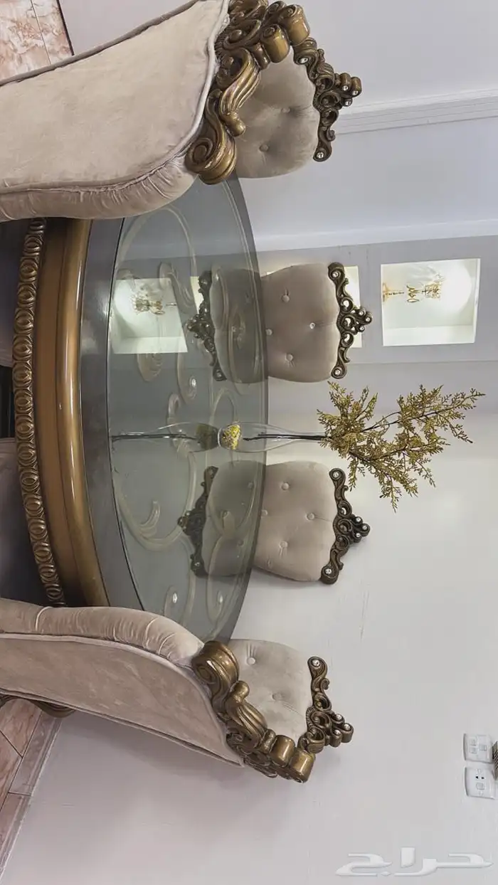 طاوله مع 6 كراسي 1
