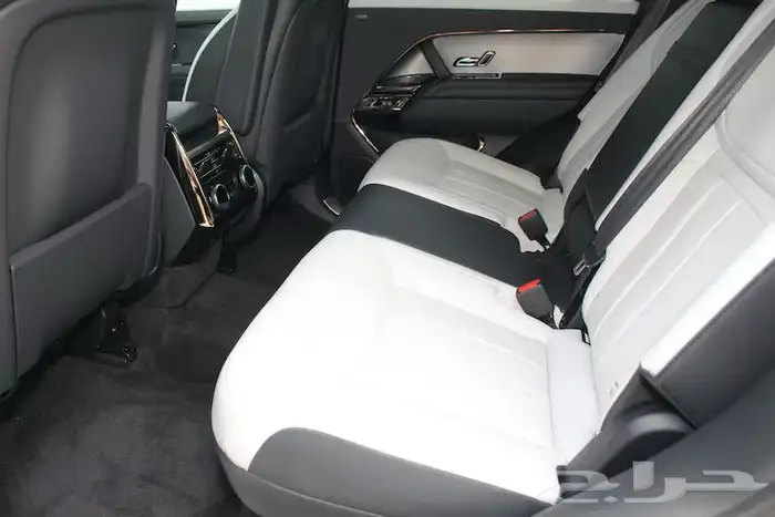 2024 Range Rover Sport Dynamic لون مميز 11