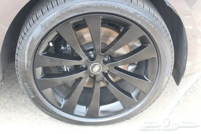 2024 Range Rover Sport Dynamic لون مميز 9