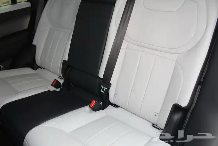 2024 Range Rover Sport Dynamic لون مميز 8