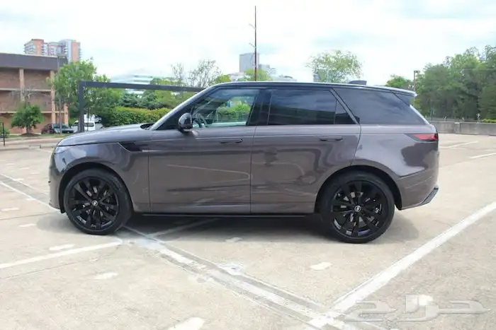 2024 Range Rover Sport Dynamic لون مميز 3