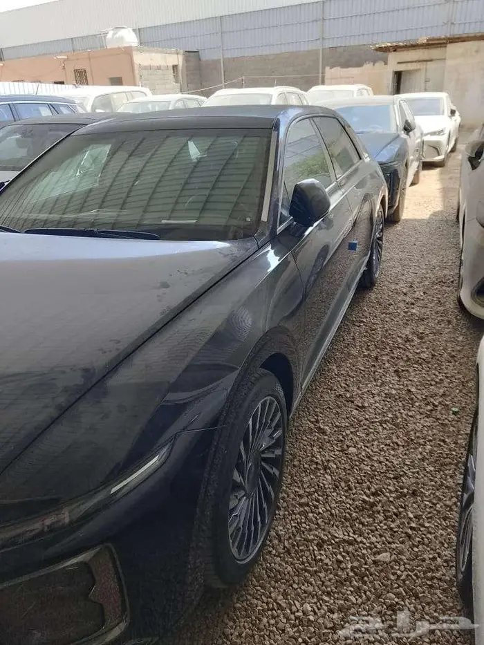 هيونداي ازيرا 2026 خليجي كاليجرافي اسود 3