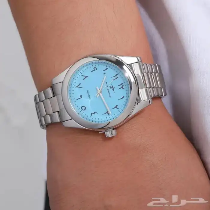 ساعة كوارتز بتصميم عصري 1