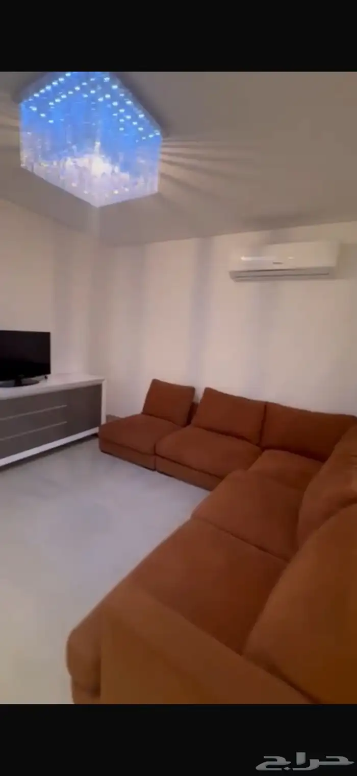 فله جاهزه للسكن في موقع مميز حي المطار النرجس 5