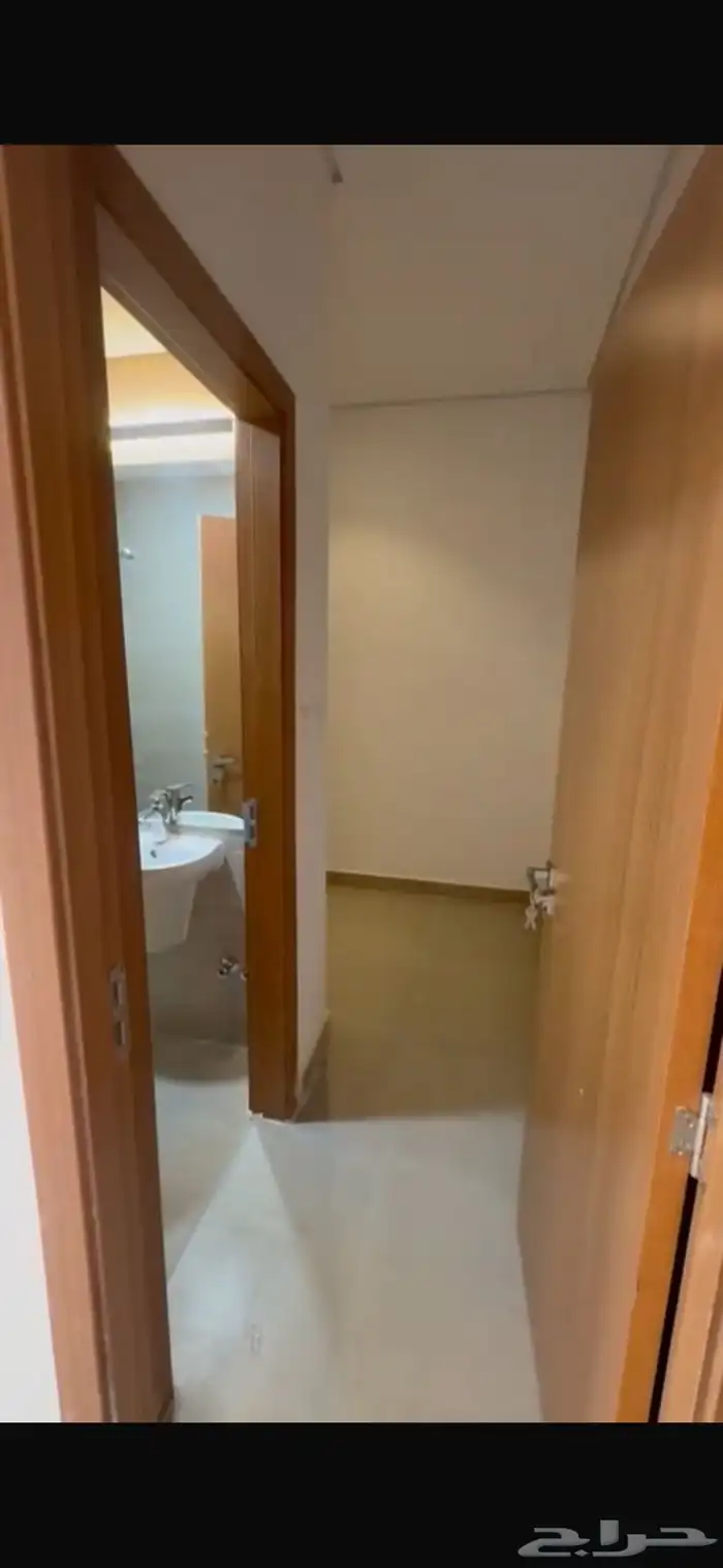 فله جاهزه للسكن في موقع مميز حي المطار النرجس 3