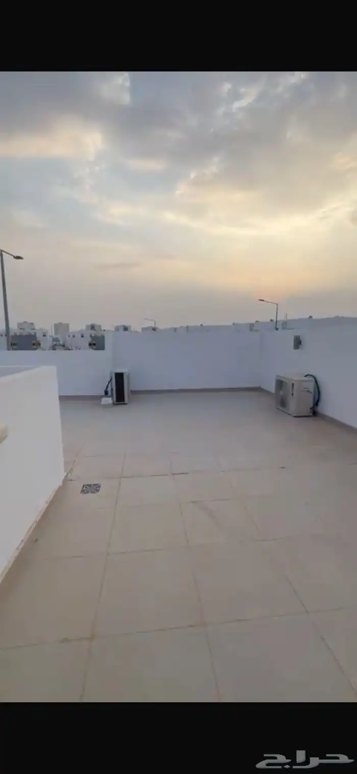 فله جاهزه للسكن في موقع مميز حي المطار النرجس 9