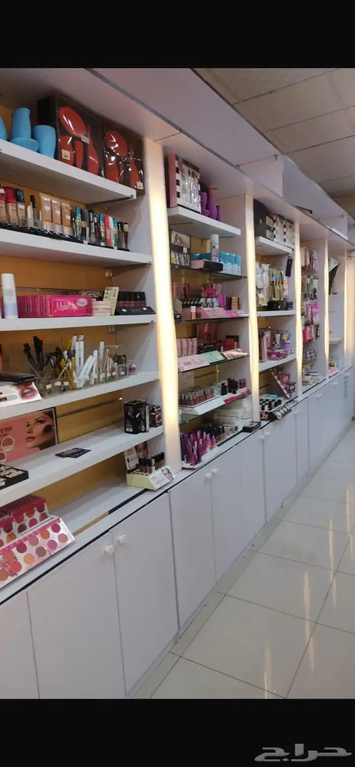 رفوف وديكورات محل ورد   للبيع 0