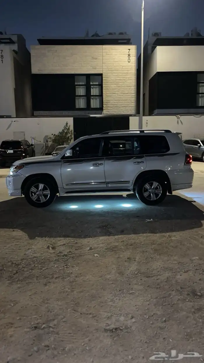 لاندكروزر 2014 بريمي للبيع 0