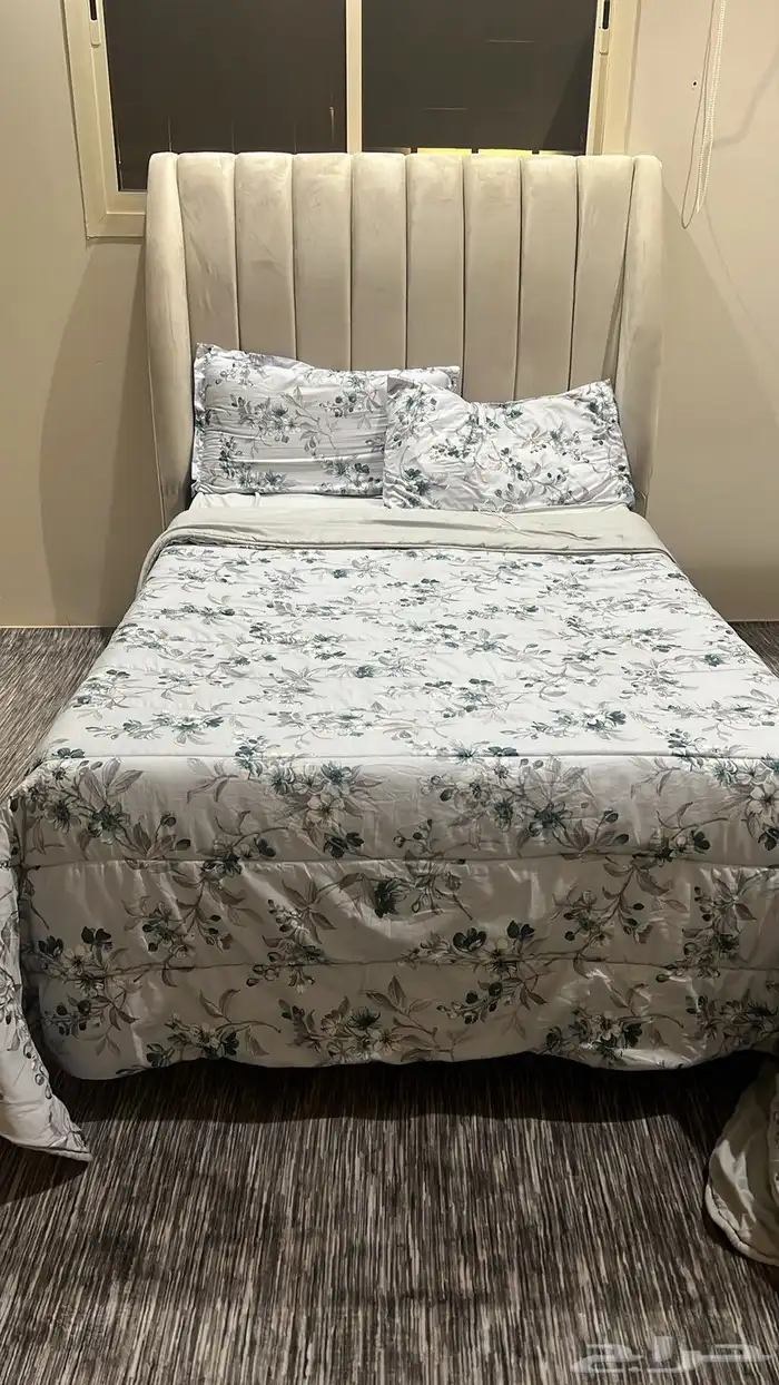 غرفة نوم سرير و 2 دولاب وتسريحة وكرسي صغير 3