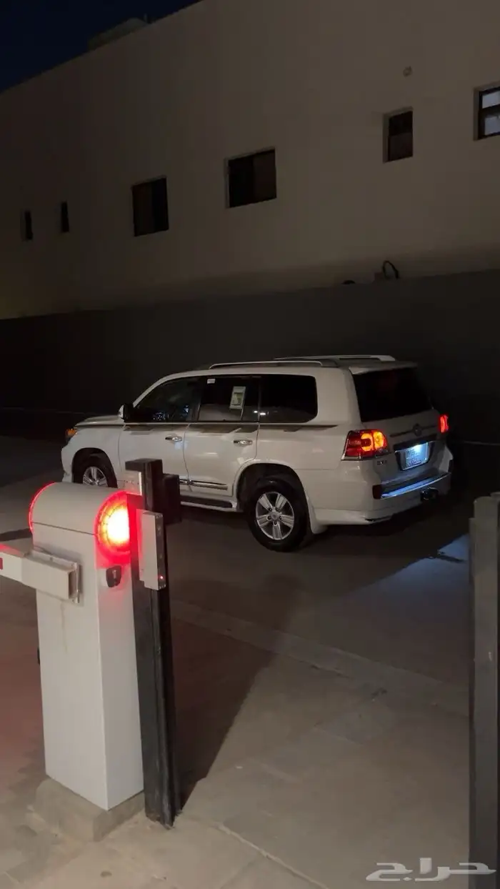 لاندكروزر 2014 بريمي للبيع 4