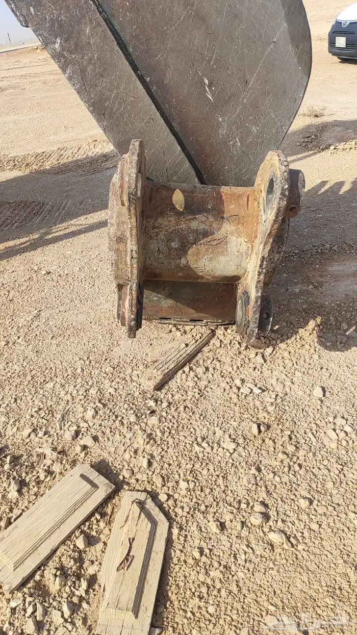 بكت مقاس 60 بوكلين مستعمل نضيف للبيع 2