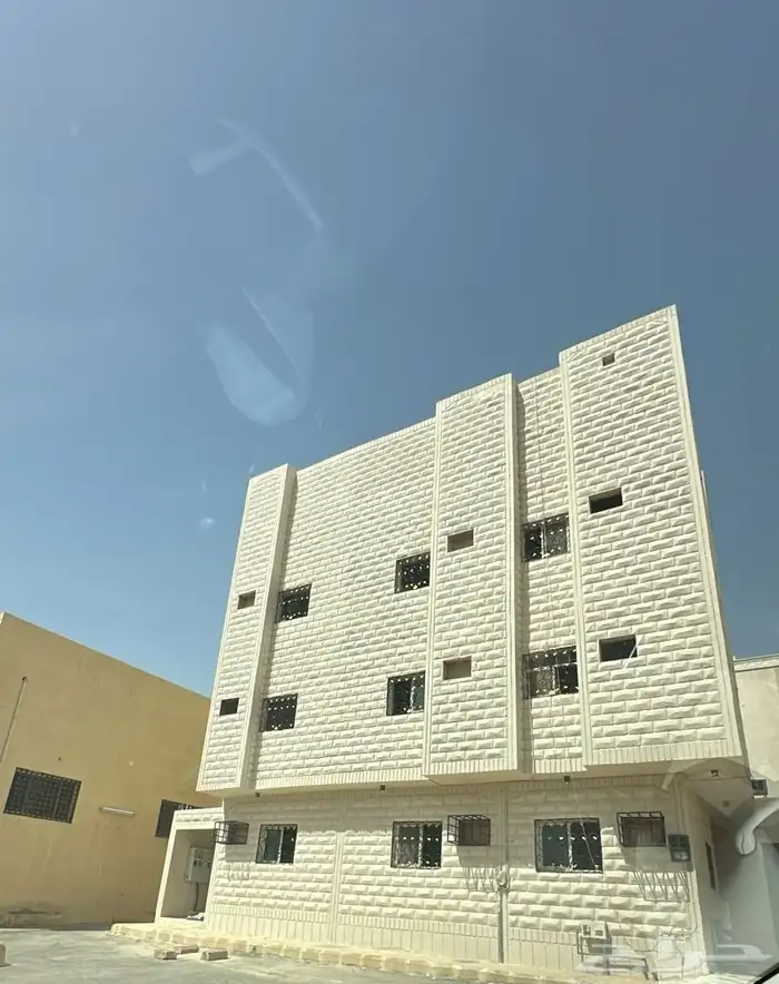 عمارة للبيع الرياض حي العزيزية 1