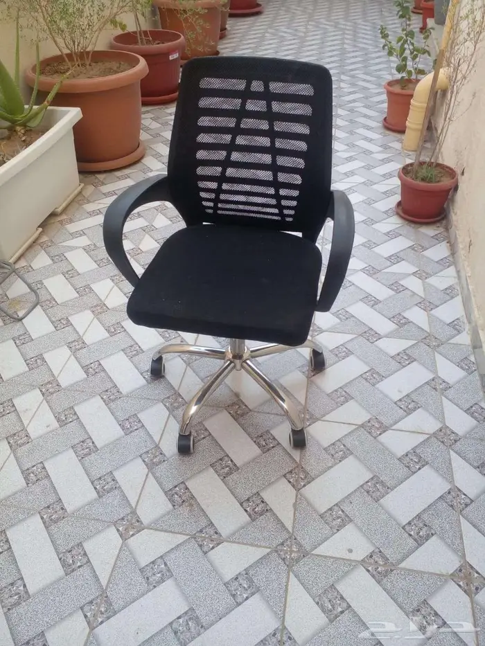 قفص مع استاند وقدر كبير واحواض زرع 2