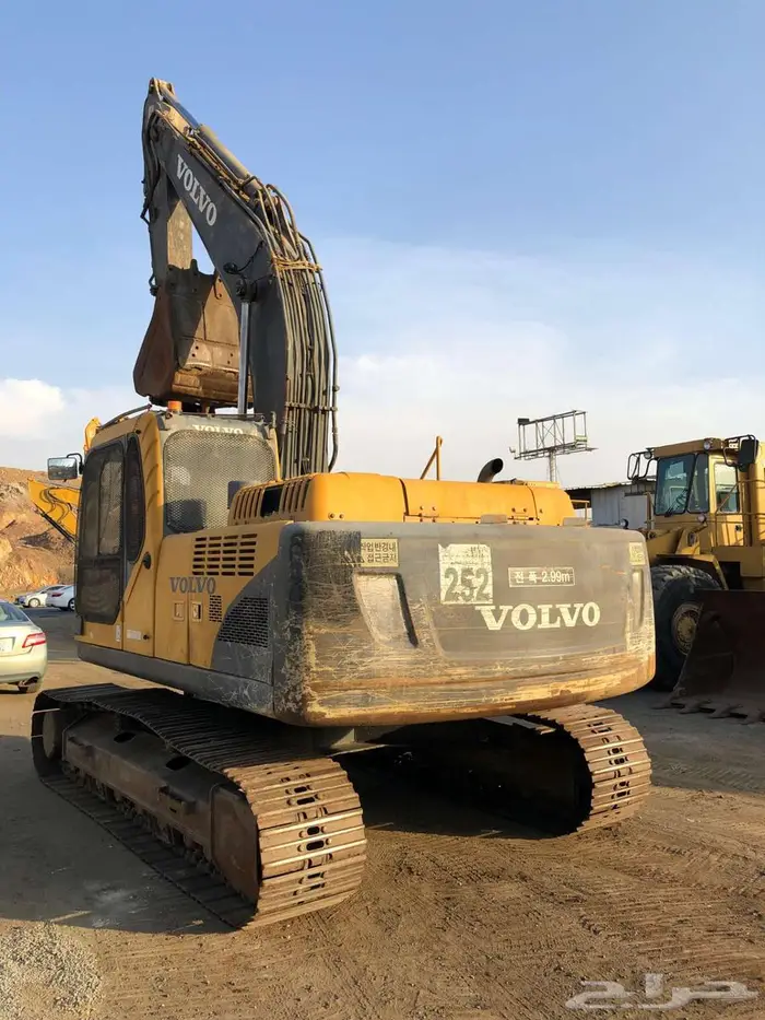 بوكلين فولفو 210 موديل 2010 معرض رواد المعدات 2