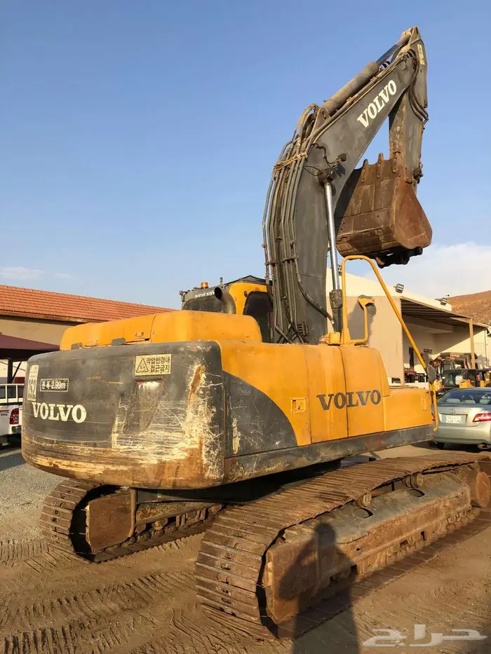 بوكلين فولفو 210 موديل 2010 معرض رواد المعدات 1