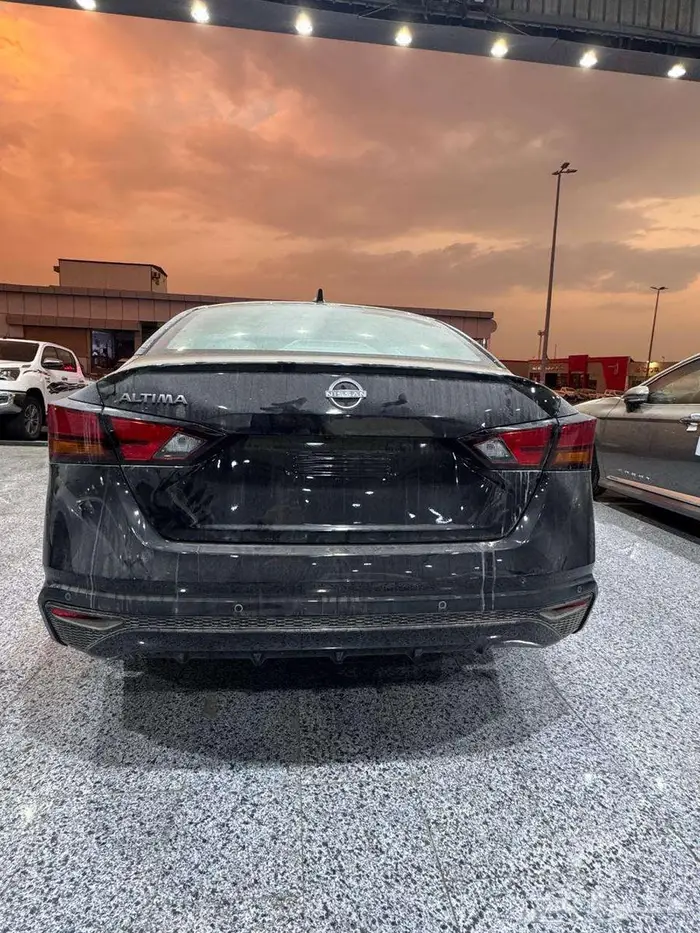 نيسان التيما استندر 2500 cc اسود موديل 2025 3