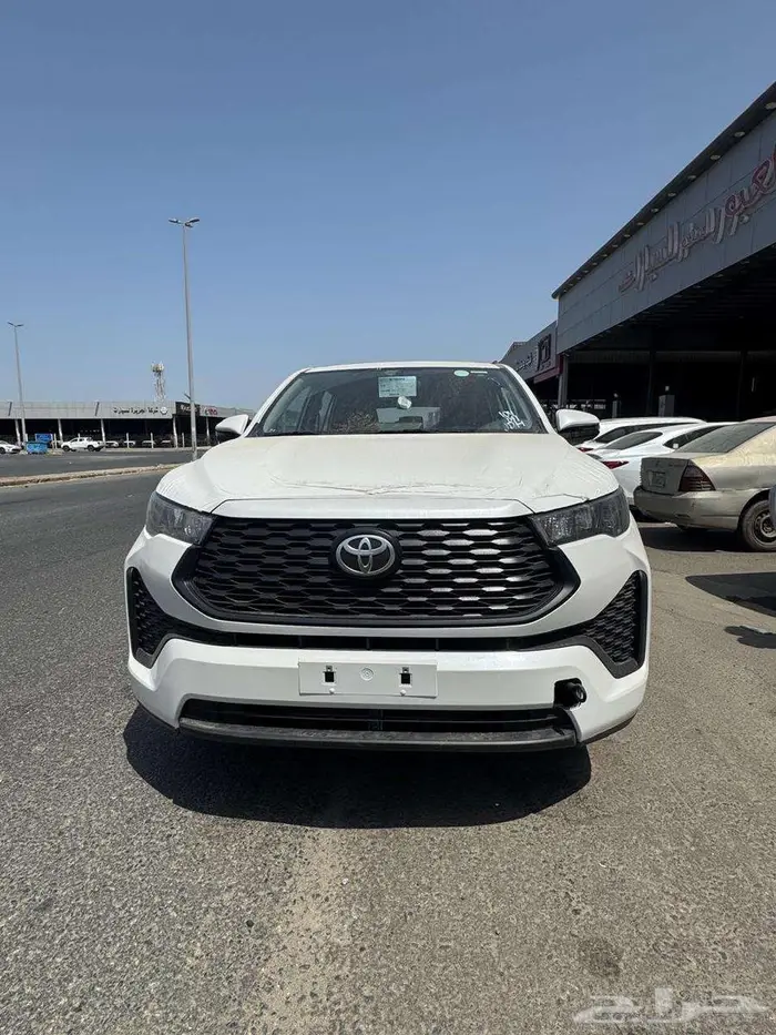 تويوتا اينوفا GL بنزين 2000 cc ابيض موديل 2025 4