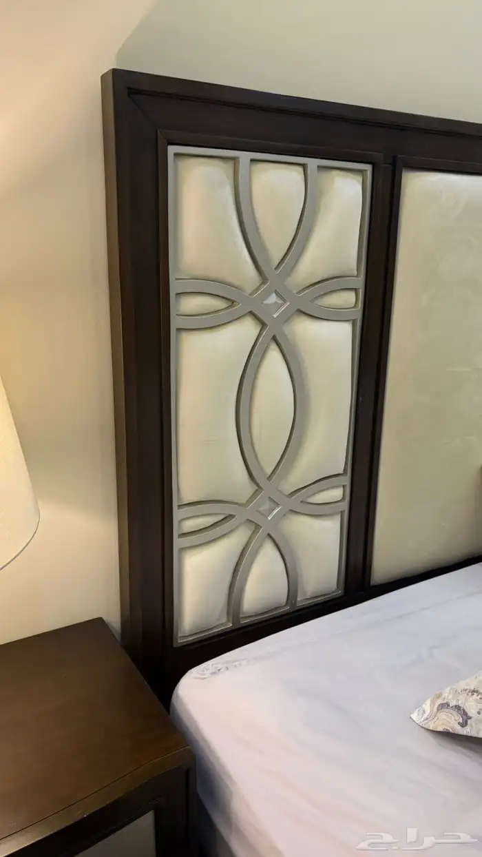 للبيع غرفة نوم من مفروشات العمر 6