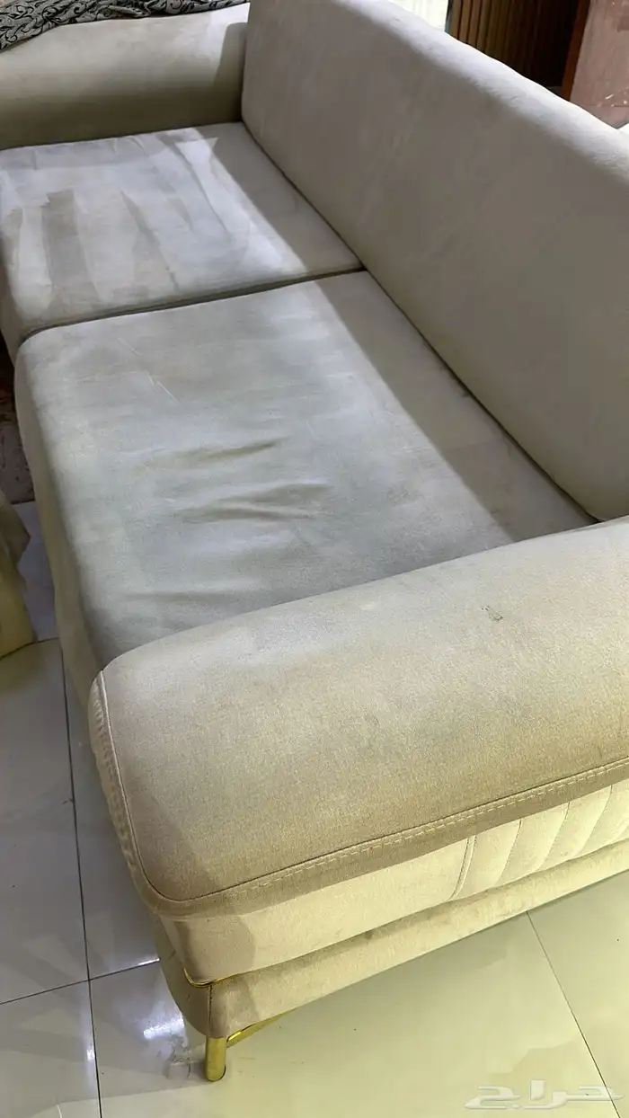 3 كنب كبار مع مخداتهم و3 صغار مع المخدات وتسريحه وطاولة 0