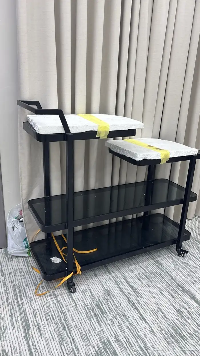 طاولة تقديم 1